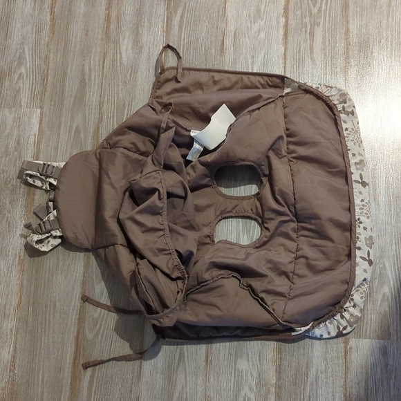 Deluxe Eddie Bauer shopping cart cover. Woodland creature print neutral colors - Picture 6 of 6